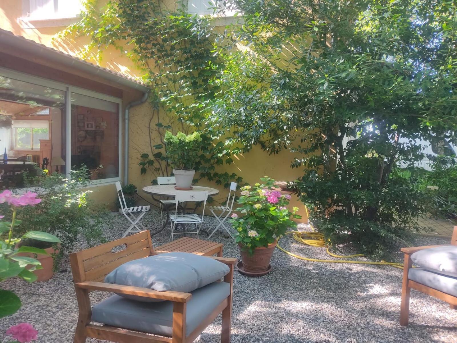 مبيت وإفطار Saint-Cyr-sur-le-Rhone La Frenaie المظهر الخارجي الصورة